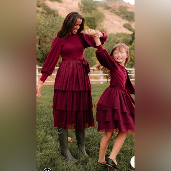 Ivy City beautiful winter midi dress in wine. - Picture 2 of 4